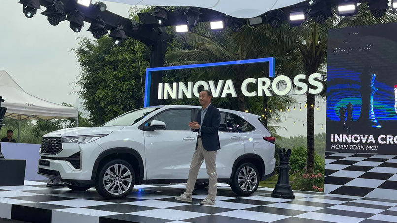 Toyota Innova Cross 2023 ảnh 1
