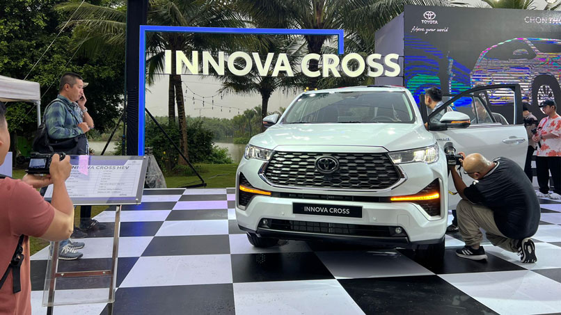 Toyota Innova Cross 2023 ảnh 2