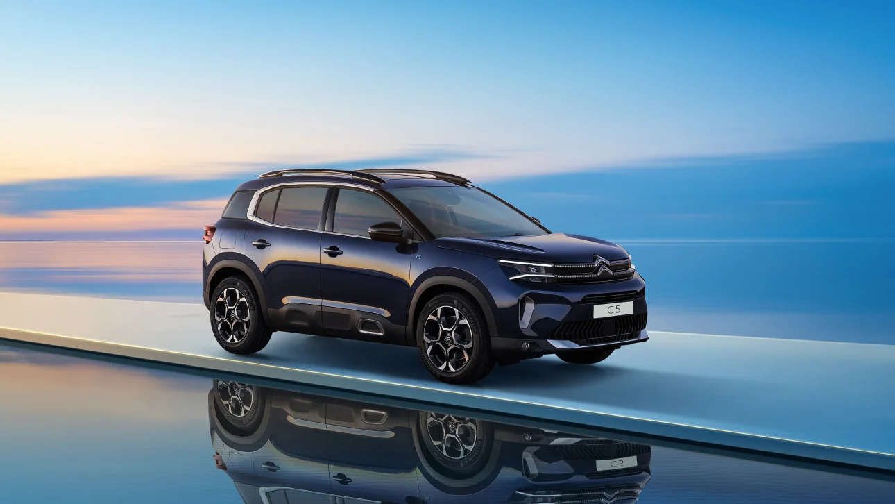 Toyota Hilux 2.4L 4×2 AT Toyota Hilux 2.4L 4×2 AT