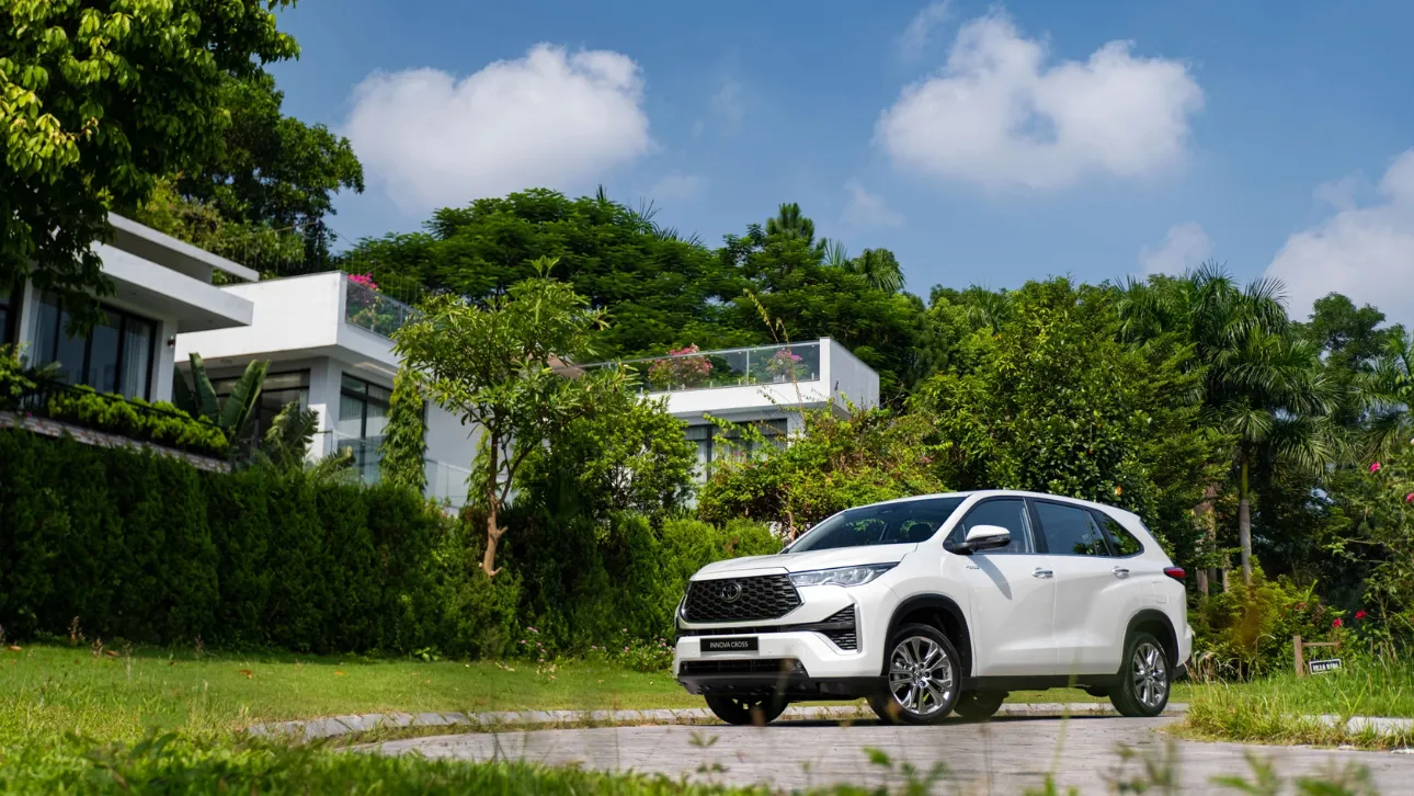 Toyota Innova Cross 2.0V