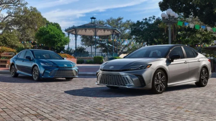 ngoai-that-sang-trong-xe-auto-toyota-camry-2026-mau-den-thanh-xuan