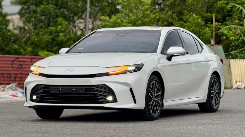 ghe-thuong-gia-chinh-dien-hang-ghe-sau-xe-toyota-camry