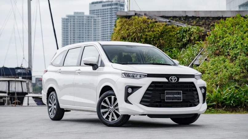 xe-toyota-avanza-premio-mau-bac-giao-ngay-tai-toyota-thanh-xuan