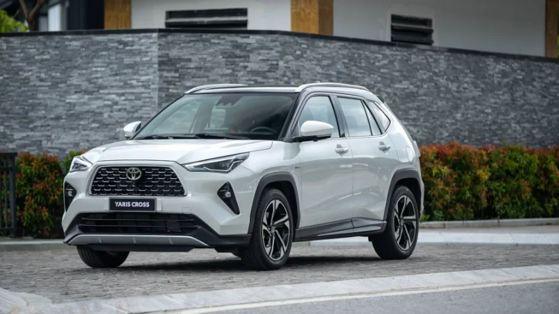 xe-yaris-mau-do-san-xe-giao-ngay-tai-toyota-thanh-xuan