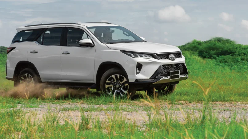 toyota-fortuner-legender-2026-mau-trang-ngoc-trai-tai-toyota-thanh-xuan