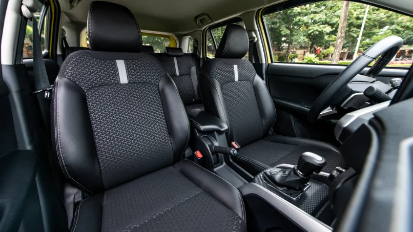 khoang-noi-that-rong-rai-xe-suv-do-thi-toyota-raize-gia-re