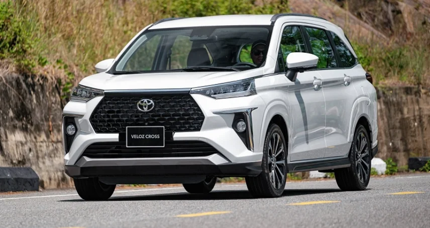 gia-lan-banh-toyota-veloz-cross-7-cho-moi-nhat-tai-toyota-thanh-xuan