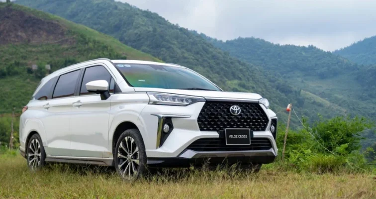 gia-lan-banh-toyota-veloz-cross-7-cho-moi-nhat-tai-toyota-thanh-xuan