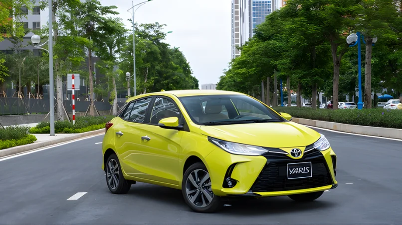 Ban kinh vong quay 5.1m cua Toyota Yaris giup de dang di chuyen trong ngo nho tai Ha Noi