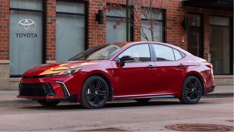 Xe Toyota Camry 2026 tra gop lai suat thap tai Toyota Thanh Xuan