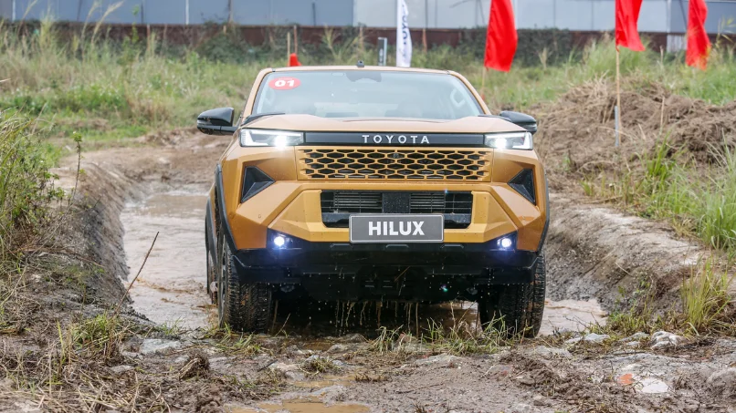 kha-nang-cho-hang-va-off-road-cua-xe-ban-tai-toyota