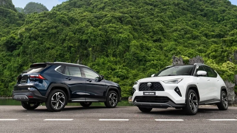 So sanh ngoai that Yaris Cross Hybrid va ban xang thuc te