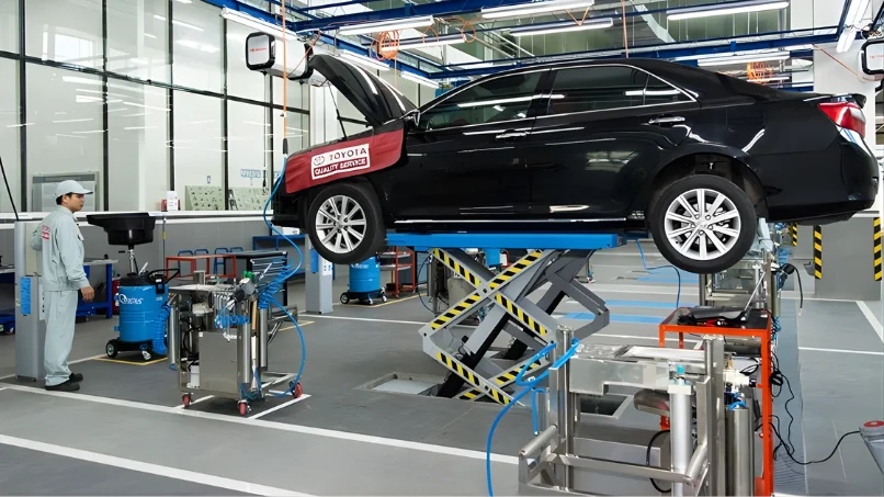 noi-that-ghe-da-va-man-hinh-hien-dai-tren-toyota-altis-moi
