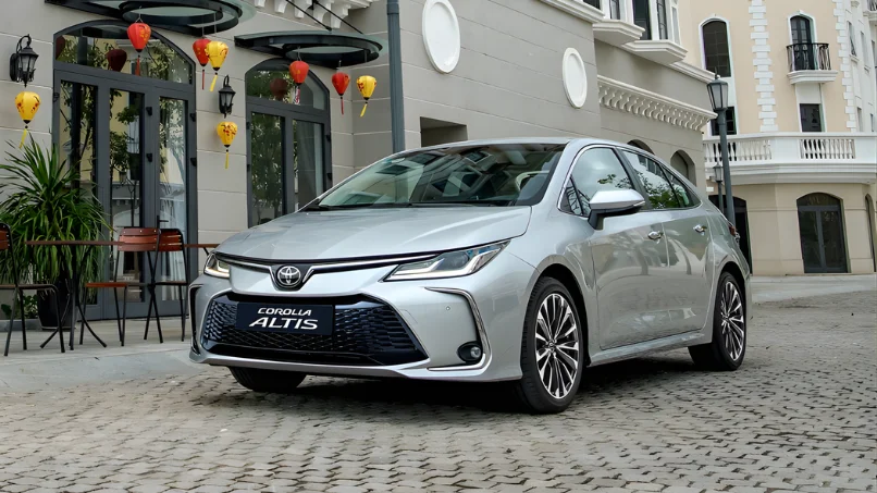 gia-xe-toyota-altis-2026-lan-banh-tai-toyota-thanh-xuan-ha-noi