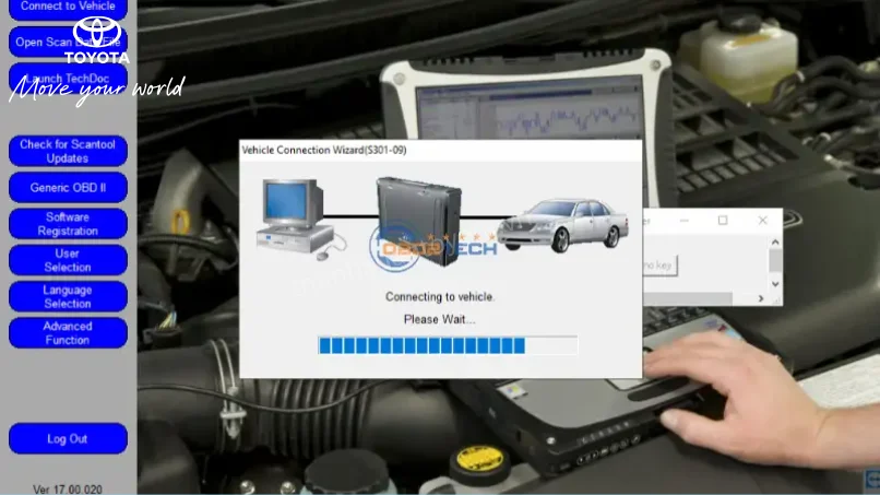 Kỹ thuật viên chuyên nghiệp tại Toyota Thanh Xuân đang sử dụng thiết bị Techstream để chẩn đoán và kiểm tra tình trạng pin Hybrid của một chiếc Toyota Corolla Cross.