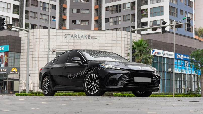 gia-xe-camry-2.0q-2026-lan-banh-tai-toyota-thanh-xuan-ha-noi