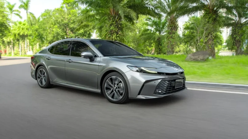khung-gam-tnga-giup-camry-2.0q-van-hanh-em-ai-cach-am-tot