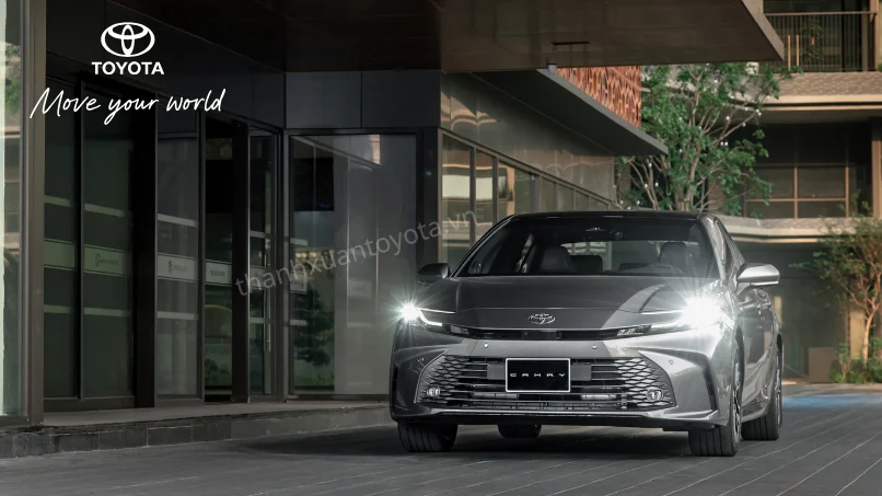 Toyota Camry 2026 lăn bánh tại Hà Nội - phong cách doanh nhân