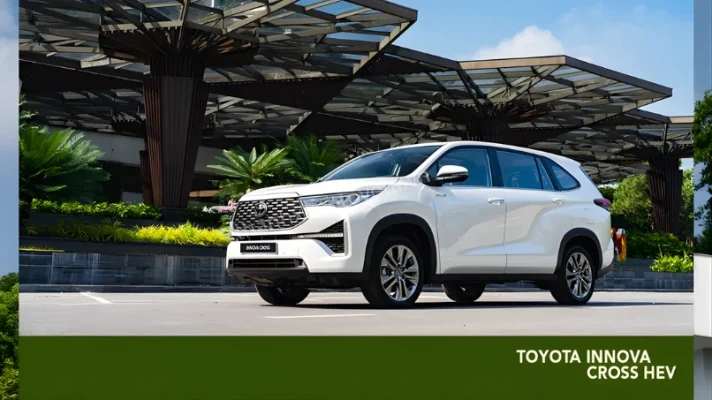 toyota-innova-cross-hybrid-mau-trang-ngoc-trai-tai-showroom
