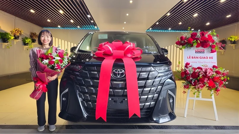 bang-gia-lan-banh-toyota-alphard-v6-va-hev-moi-nhat-tai-ha-noi