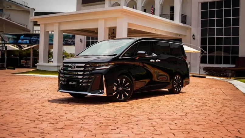toyota-alphard-vellfire-mau-den-luxury-tai-showroom-thanh-xuan