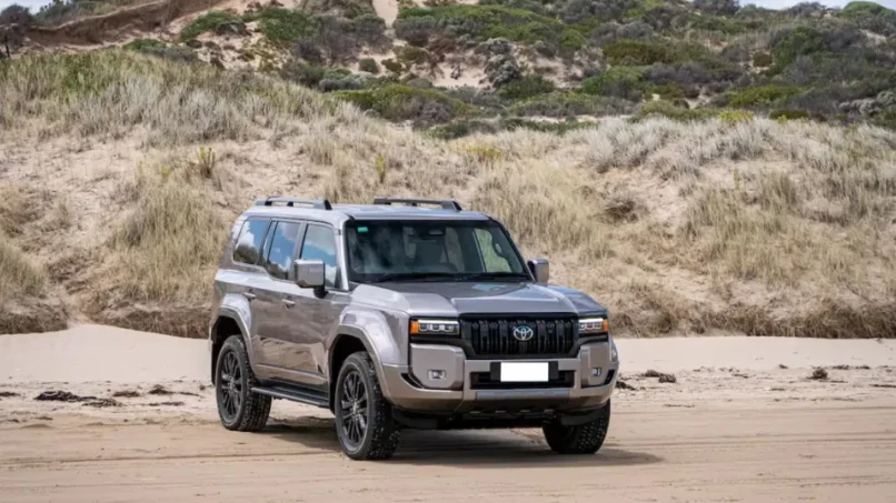gia-xe-toyota-prado-lc250-lan-banh-tai-toyota-thanh-xuan-ha-noi 1