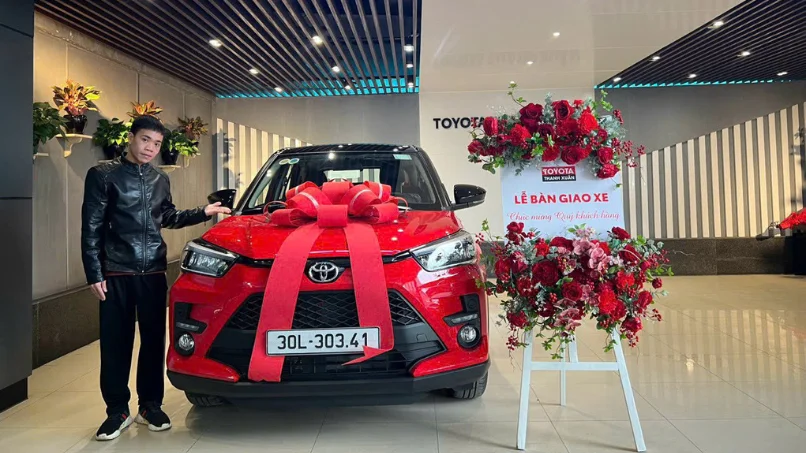 le-ban-giao-xe-toyota-raize-du-mau-tai-toyota-thanh-xuan
