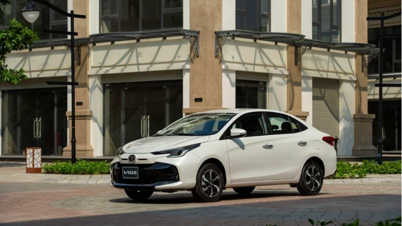 Toyota Vios với trọng tâm thấp TNGA mang lại sự ổn định trên đường phố Hà Nội