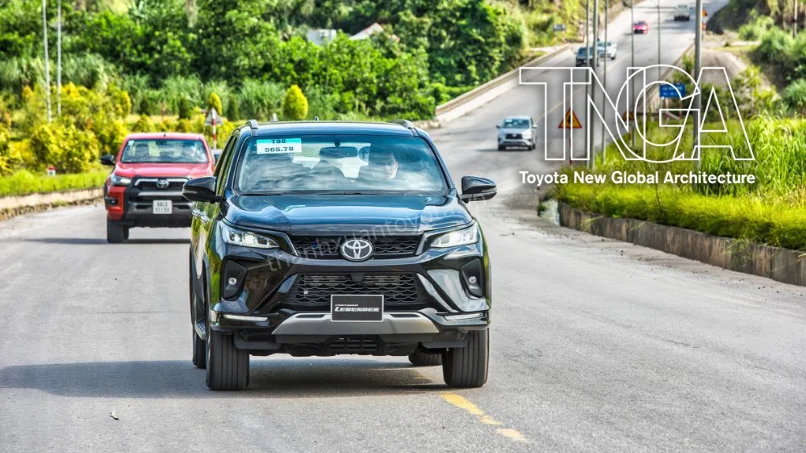 Trải nghiệm lái xe Toyota TNGA êm ái trên cao tốc