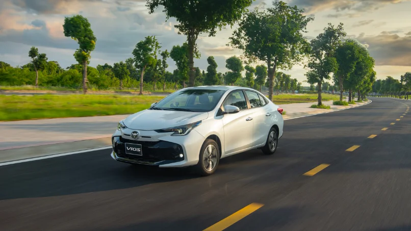 so-sanh-ngoai-that-toyota-vios-ban-g-va-ban-e-cvt-moi-nhat