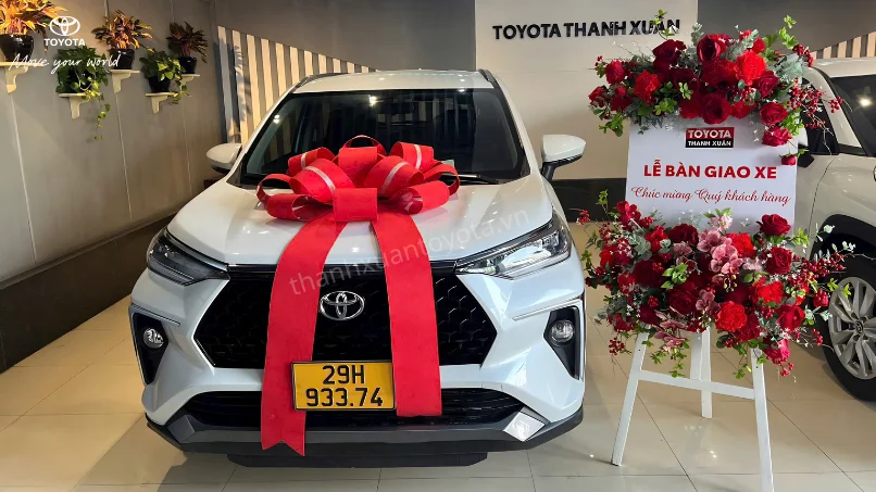 Bàn giao xe Toyota Veloz Cross giá tốt tại Toyota Thanh Xuân