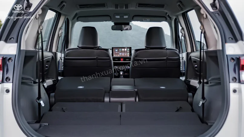 Không gian chở đồ xe 7 chỗ Veloz Cross