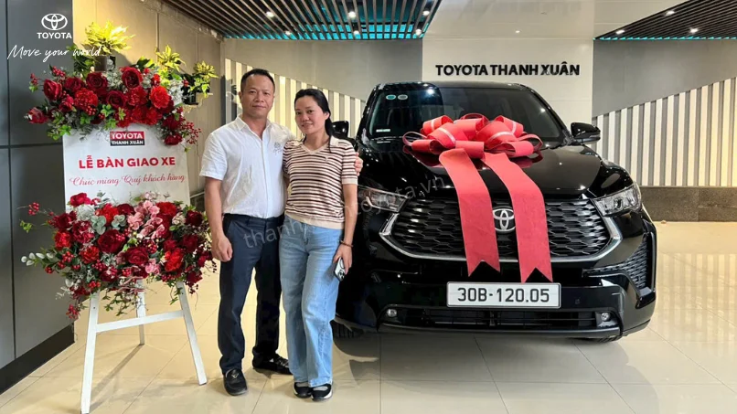 Lễ giao xe Toyota Innova Cross Hybrid cho khách hàng tại đại lý Toyota Thanh Xuân 315 Trường Chinh