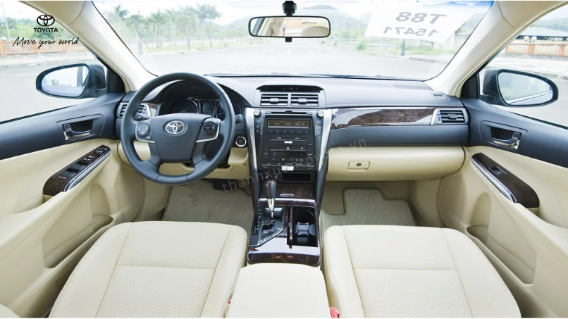 Nội thất Toyota Camry cũ rộng rãi và thoải mái