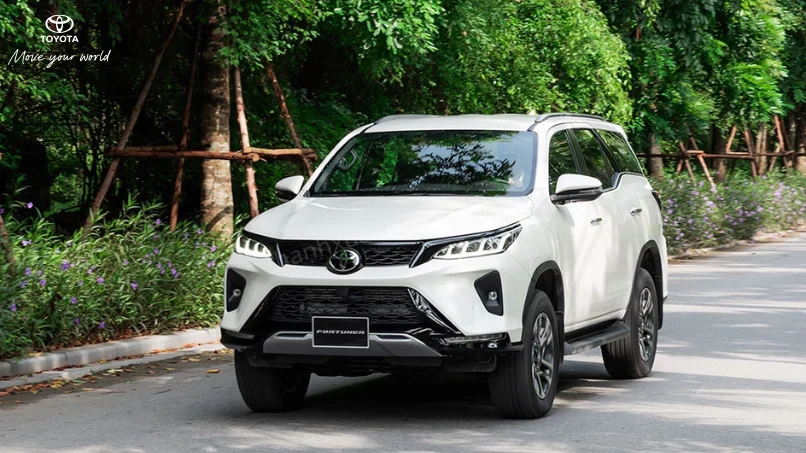 Toyota Fortuner SUV 7 chỗ mạnh mẽ