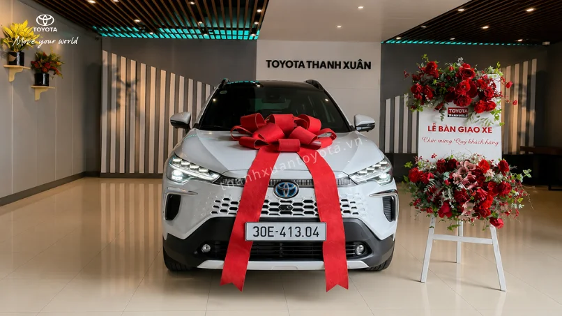 Lễ bàn giao xe sẵn hàng giao ngay với giá xe toyota corolla cross ưu đãi tốt nhất tại đại lý