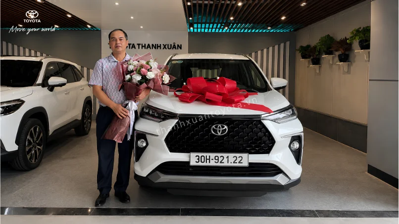 Lễ bàn giao xe veloz chính hãng cho khách hàng tại đại lý Toyota Thanh Xuân
