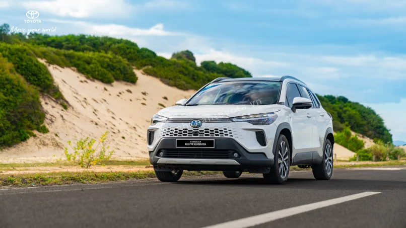 Mẫu SUV đô thị thế hệ mới di chuyển linh hoạt giúp tối ưu giá xe toyota corolla cross khi vận hành